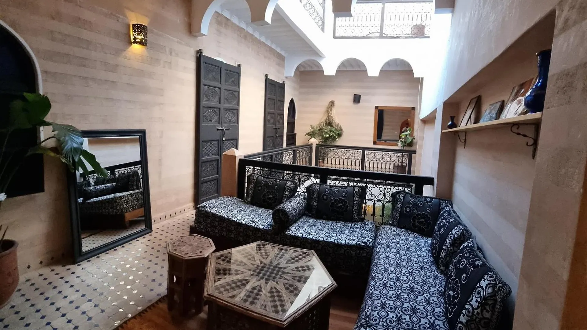 Riad Black Doors Marakeş 0*,