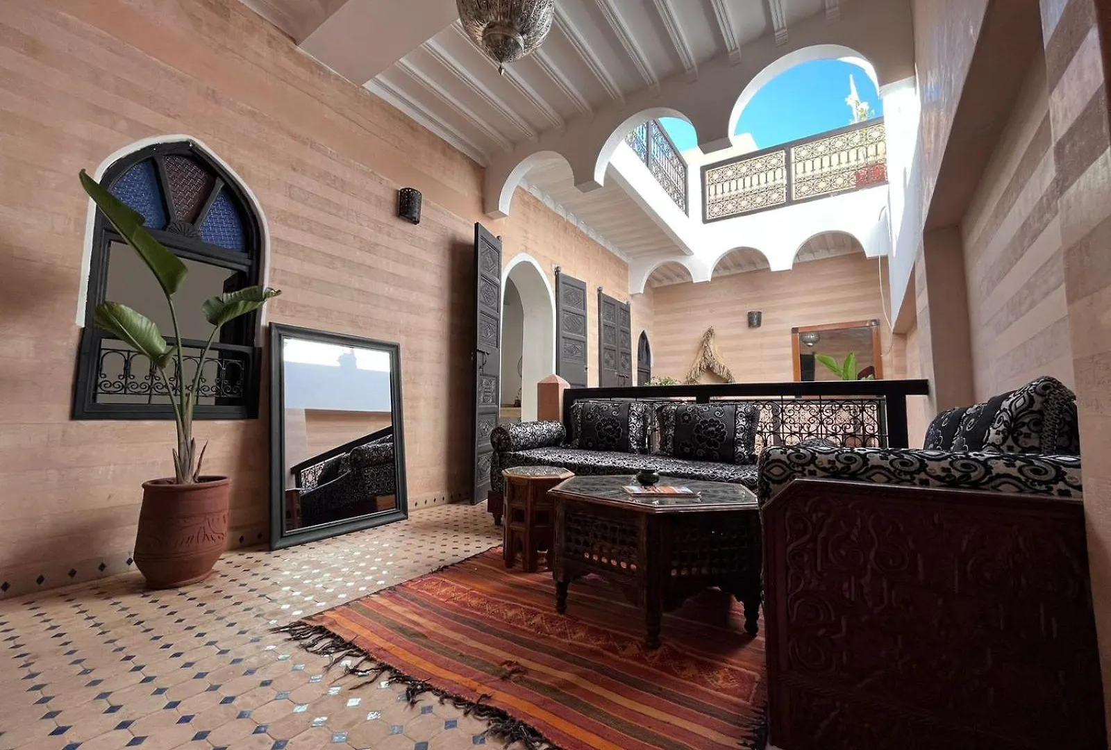 Riad Black Doors Marakeş